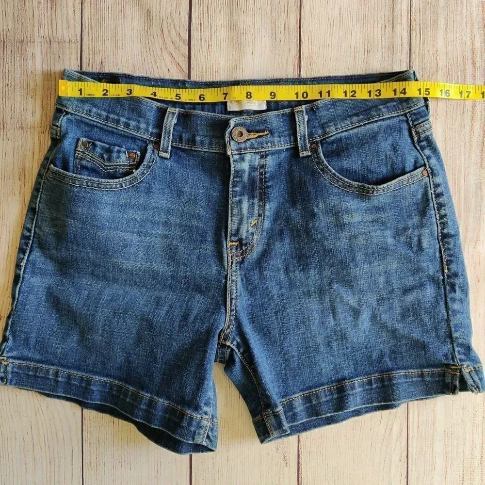 Vintage Levi's 515 high rise shorts sz 4